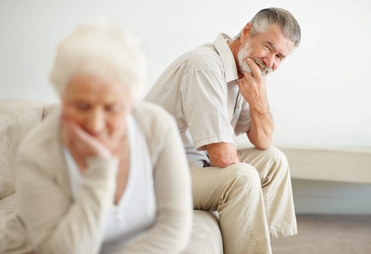 Bệnh trĩ rất thường gặp ở người cao tuổi do thói quen ngồi nhiều